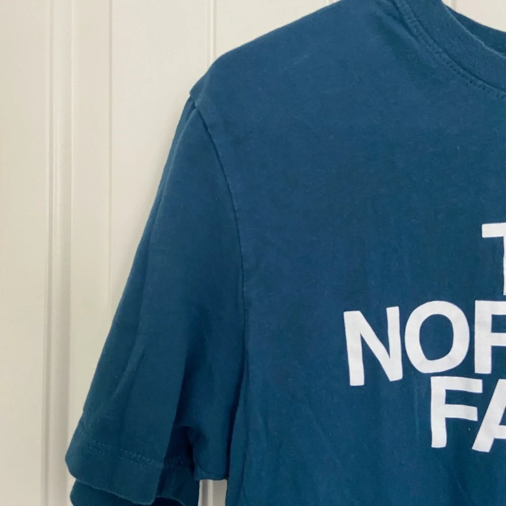 EUC The North Face men’s blue white‎ logo decal tshirt small